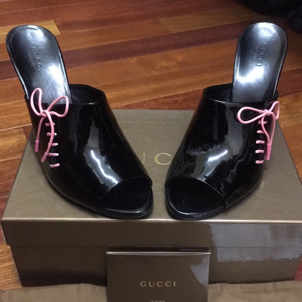 Authentic! Gucci shoe new with box